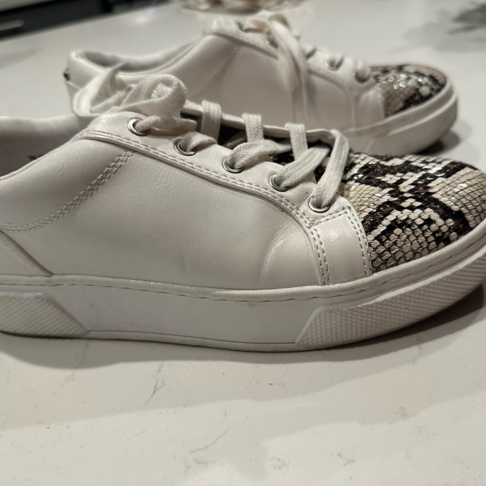 Trendy Snake Print white tennis shoes